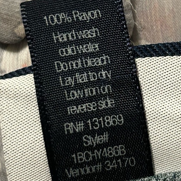 DAYTRIP Floral Flutter Sleeve Cold Shoulder Tulip Back Top L - Picture 13 of 15